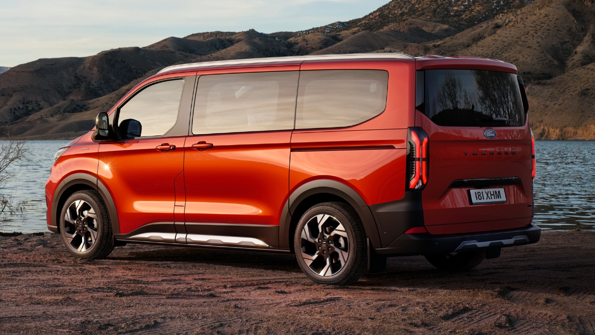 The new Ford E-Tourneo Custom electric is introduced: