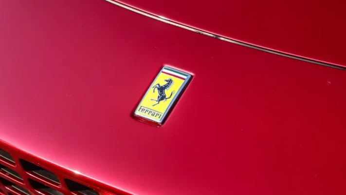 Ferrari's nieuwe elektrische auto zal in 2025 beschikbaar zijn: