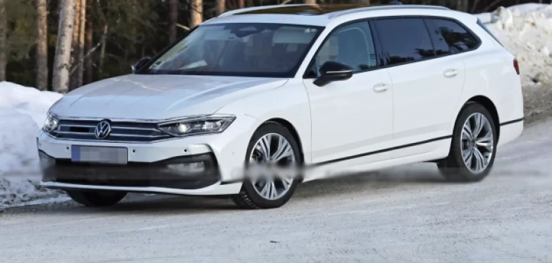 De nieuwe 2024 Volkswagen Passat is gespot met lagere uitrustingsniveaus en nieuwe kleuren: